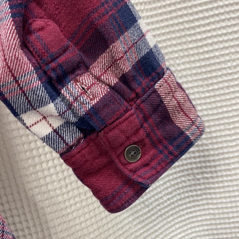 ‼️Women’s Billabong plaid flannel long-sleeve button-down shirt frayed bottom. M - Picture 8 of 14